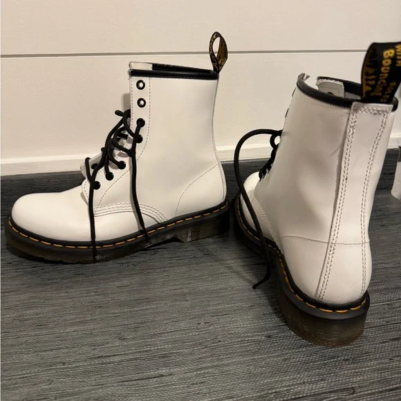 Dr. Martens | Shoes | Dr Martens White Lace Up Air Cushion  display picture 1